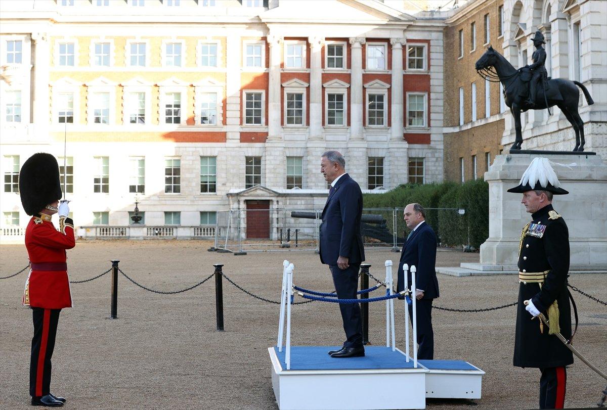 Hulusi Akar İngiliz mevkidaşı ile görüştü