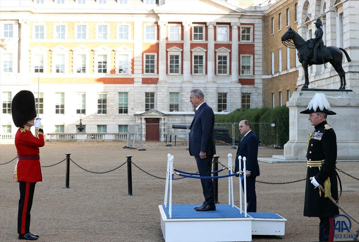 Milli Savunma Bakanı Akar, İngiltere Savunma Bakanı Wallace ile görüştü