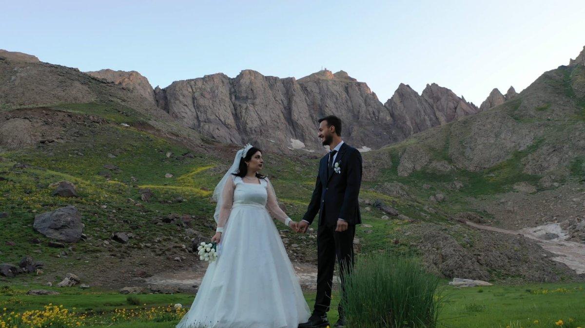 Hakkari'nin terör bölgesi artık gelin ve damatların gözdesi oldu
