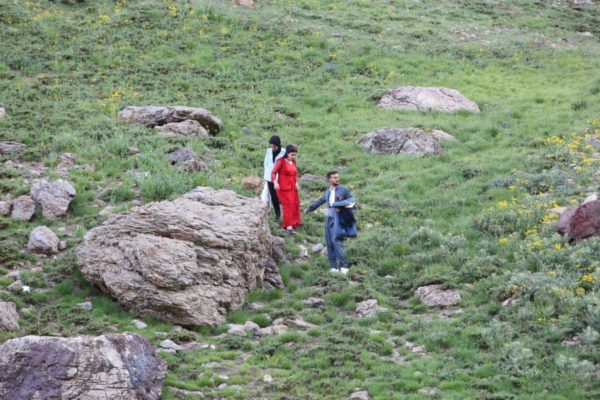 Hakkari'nin terör bölgesi artık gelin ve damatların gözdesi oldu