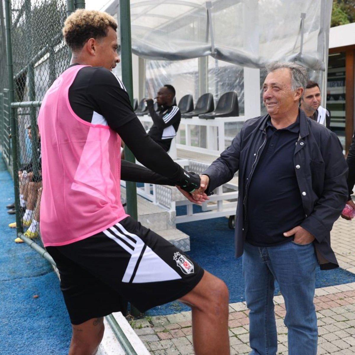 Ahmet Nur Çebi'den Beşiktaş antrenmanına ziyaret