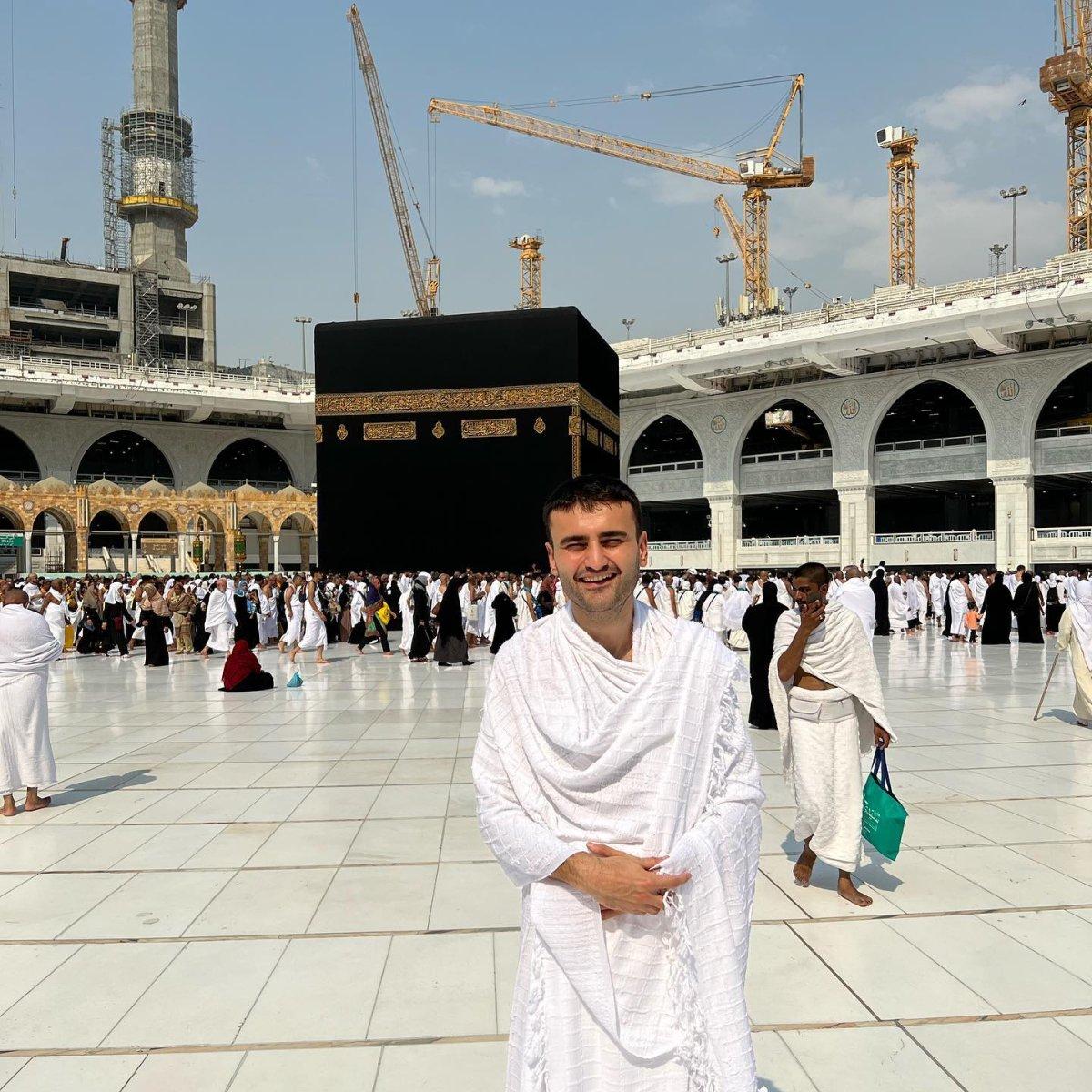 CZN Burak umreye gitti