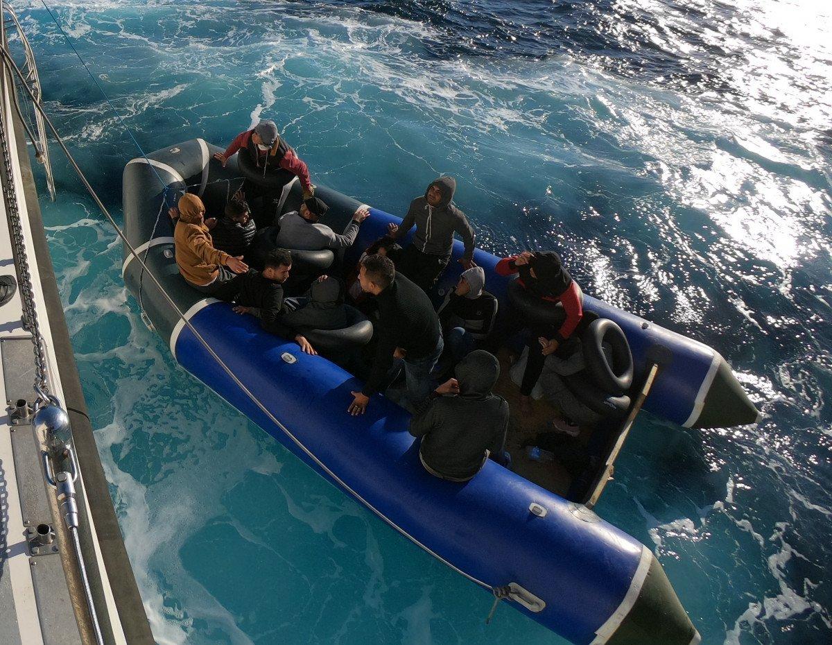 Kuşadası’nda 24 kaçak göçmen yakalandı, 48’i kurtarıldı