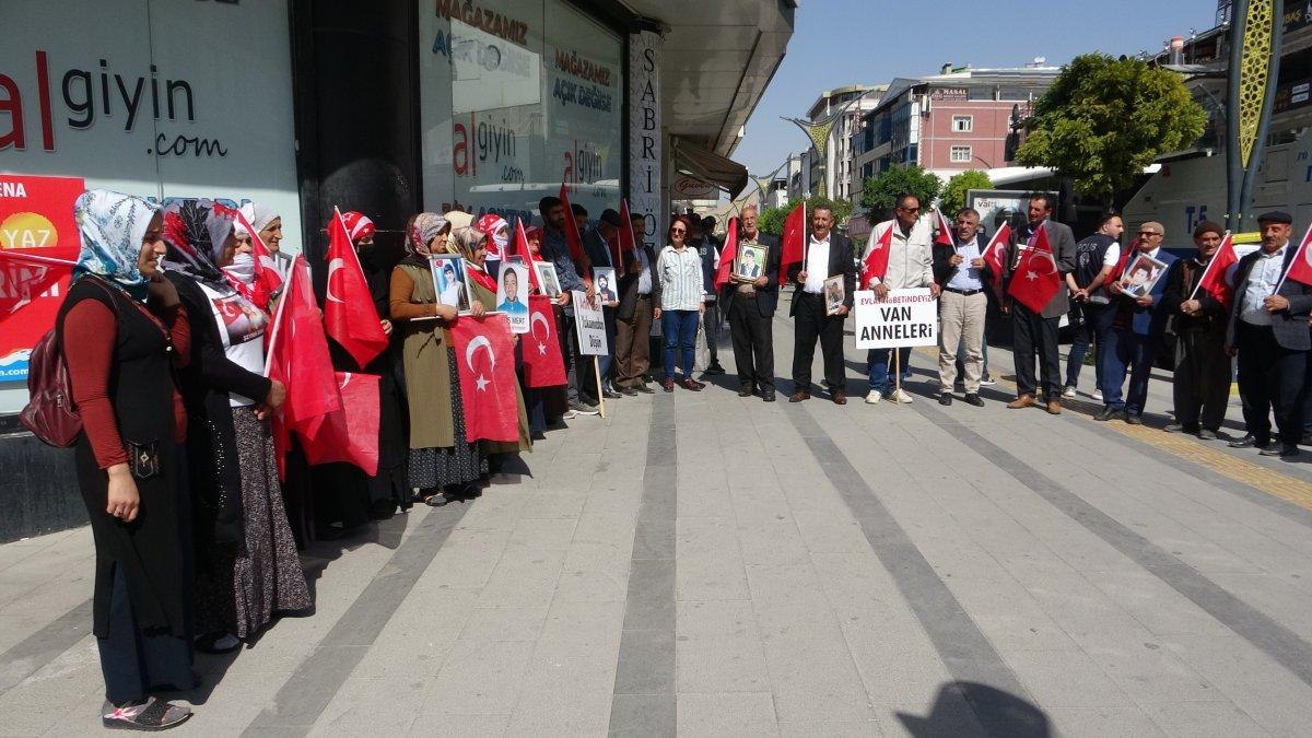 Anne Nazlı Sancar: Al bayrağı Kandil’e dikeceğiz