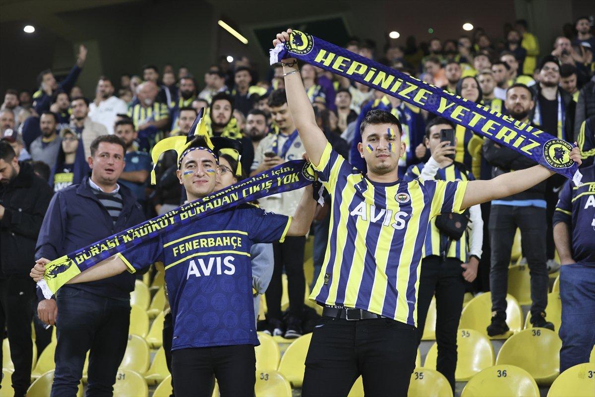 Fenerbahçe- AEK Larnaca maçında İzmir Marşı