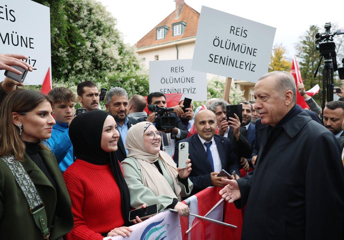 Cumhurbaşkanı Erdoğan’a Prag’da sevgi seli