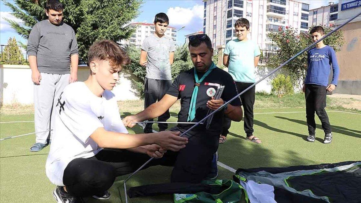 Edirne'de izci imam, gençlere doğa sevgisini aşılıyor
