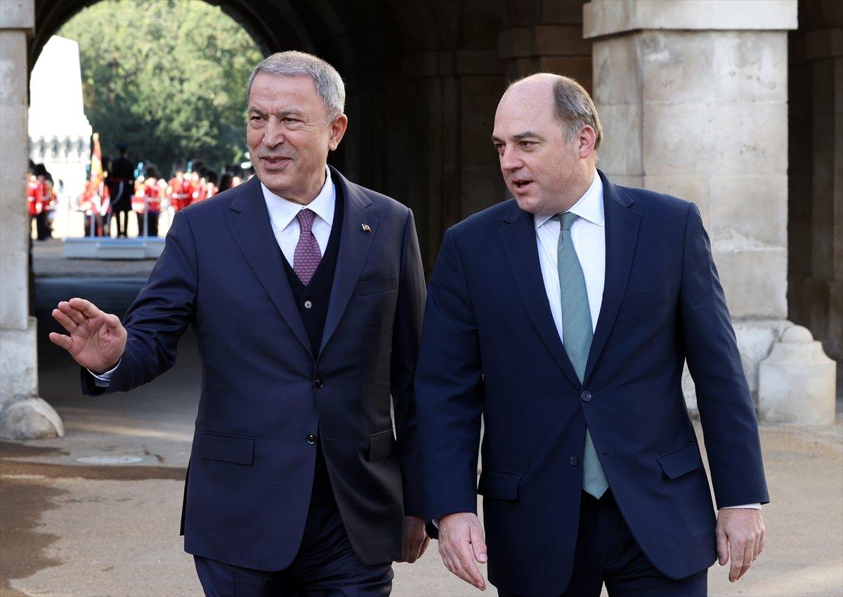 Hulusi Akar İngiliz mevkidaşı ile görüştü