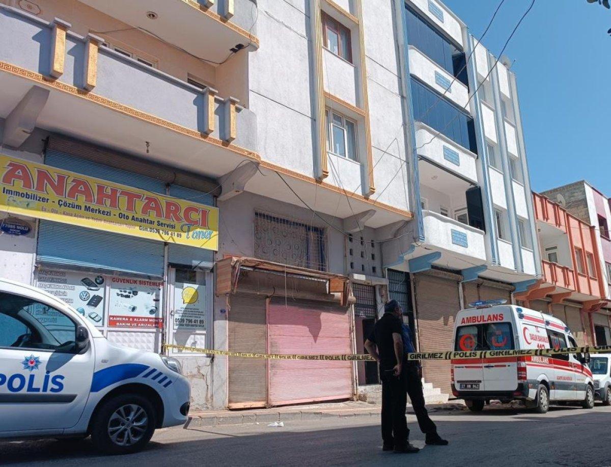 Gaziantep'te iki aylık bebek ölü, anne yaralı bulundu