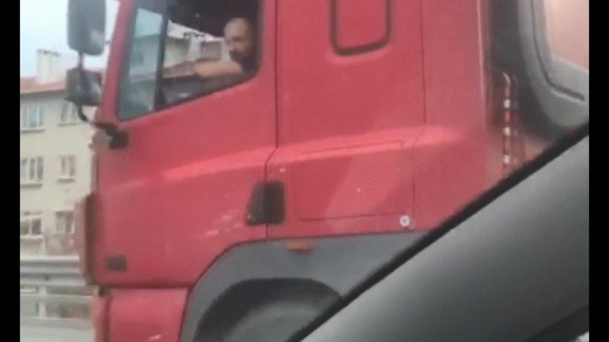 Maltepe'de tır şoförü, kavga ettiği otomobil sürücüsünü ezmeye çalıştı