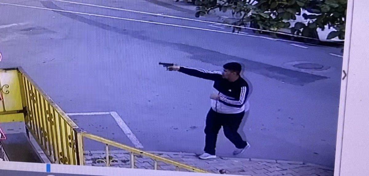 Gaziosmanpaşa'da silahlı saldırıda yoldan geçen kadın vuruldu