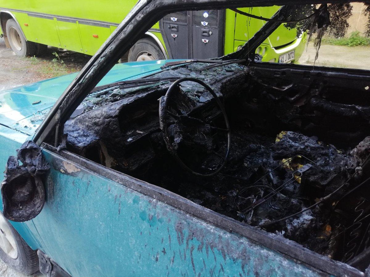 Kocaeli'de kibritle oynayan çocuk otomobili ateşe verdi