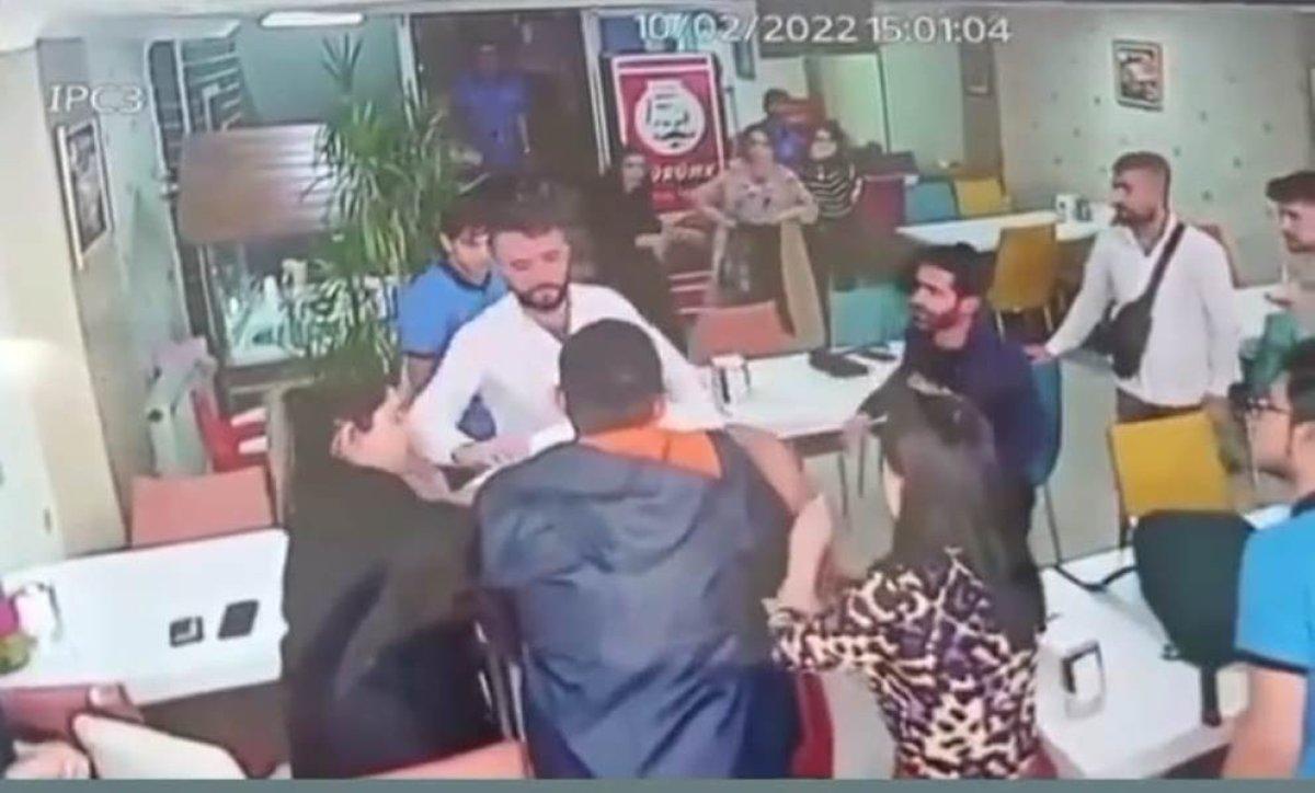 Van'da nefes borusuna yiyecek kaçan müşterisini kurtardı