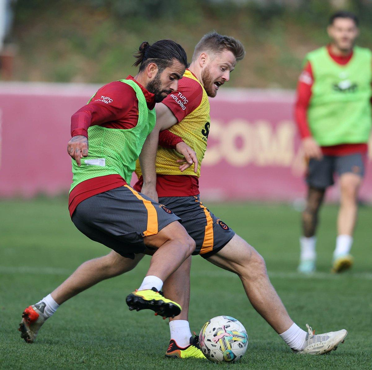 Okan Buruk: Yerli kuralı herkesi mutsuz ediyor