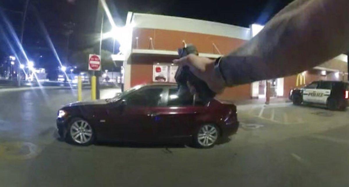 ABD’de polis, arabasında hamburger yiyen genci vurdu