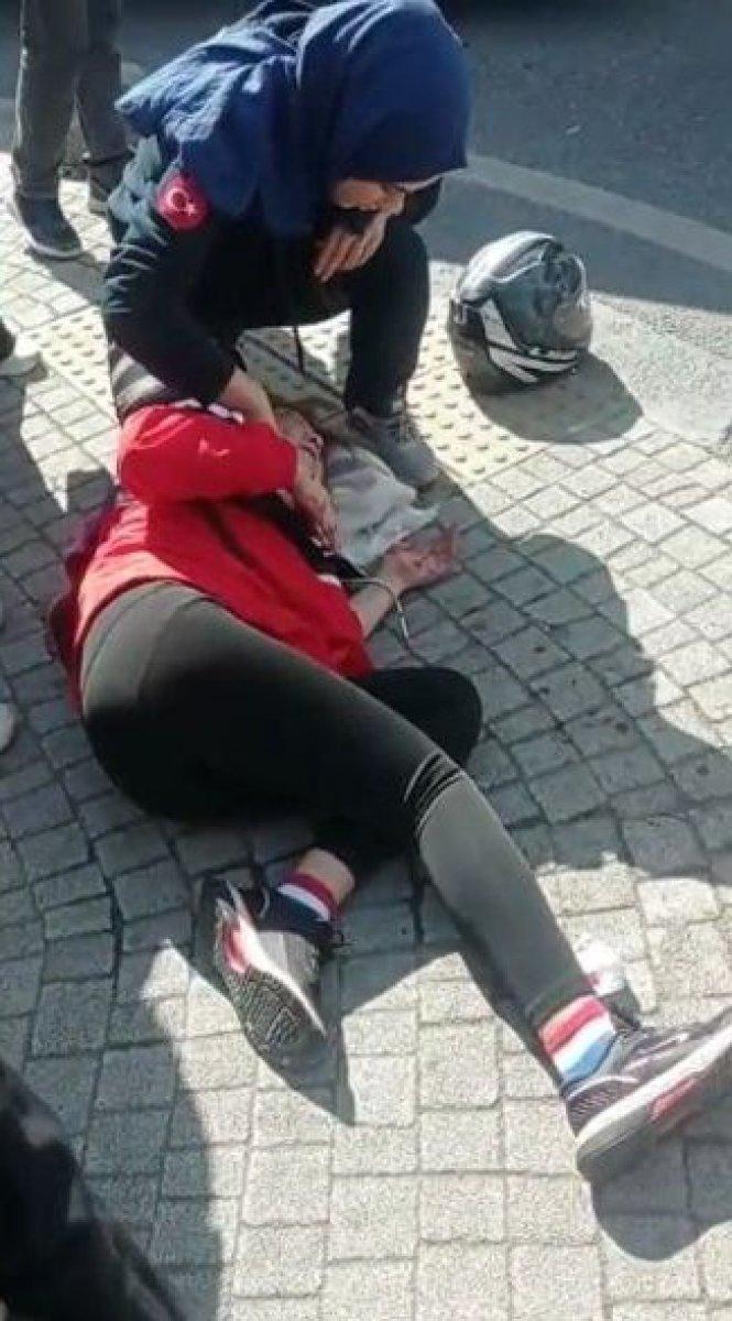 Sultangazi'de kazanın şiddetiyle motosiklet savruldu: 2 yaralı