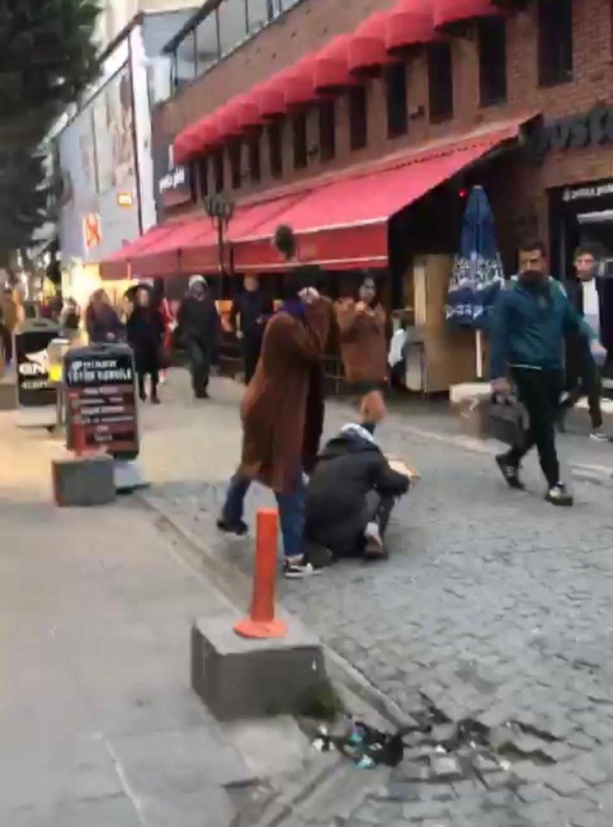 Eskişehir'de çantasıyla herkese saldıran kadın kamerada
