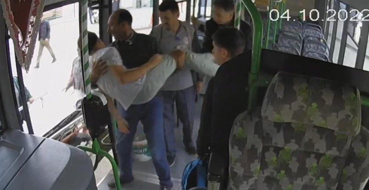Bursa'da otobüs şoförü fenalaşan yolcuyu hastaneye yetiştirdi