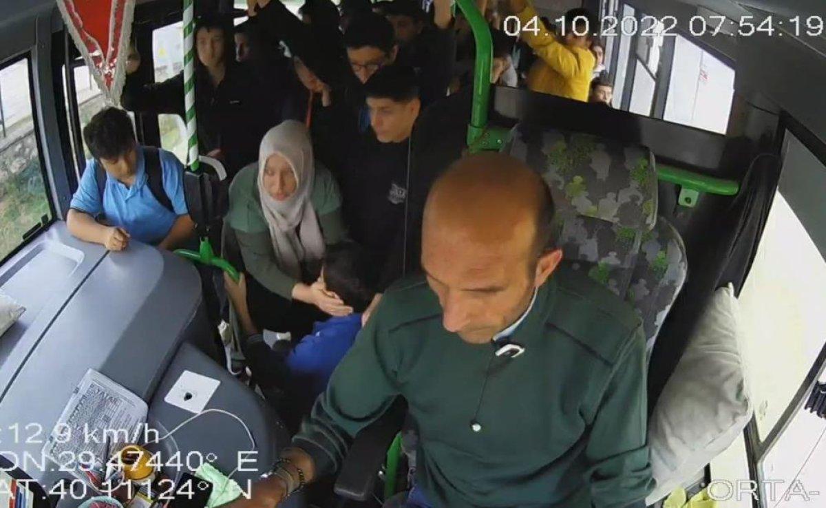Bursa'da otobüs şoförü fenalaşan yolcuyu hastaneye yetiştirdi