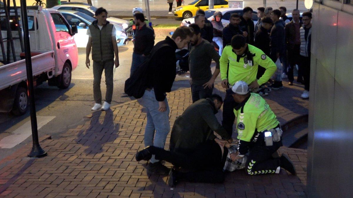 Zonguldak'ta alkollü şahıs, kavgayı ayıran polisin kolunu ısırdı