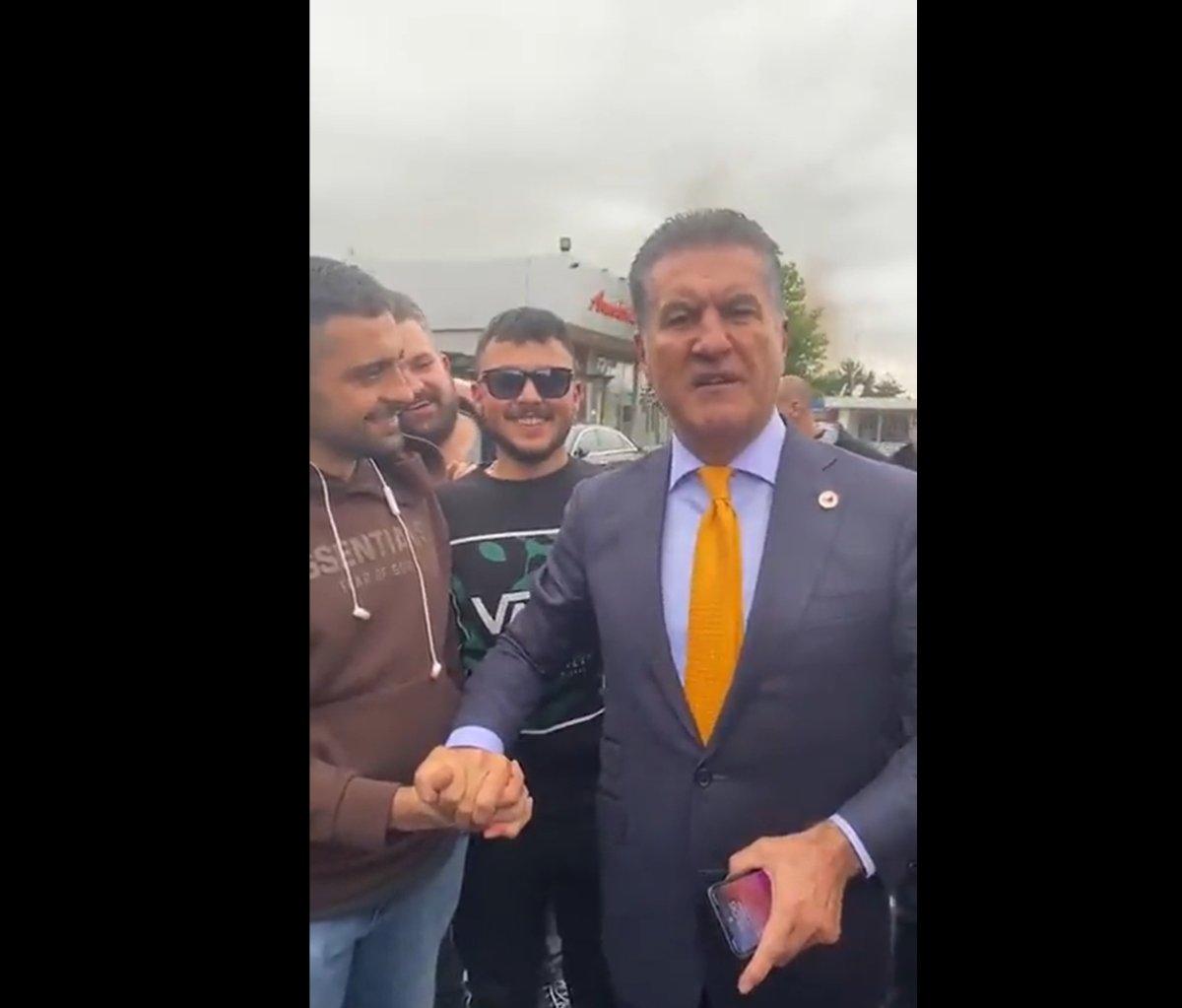 Küfürlü tezahürat başlayınca Mustafa Sarıgül'ün zor anları