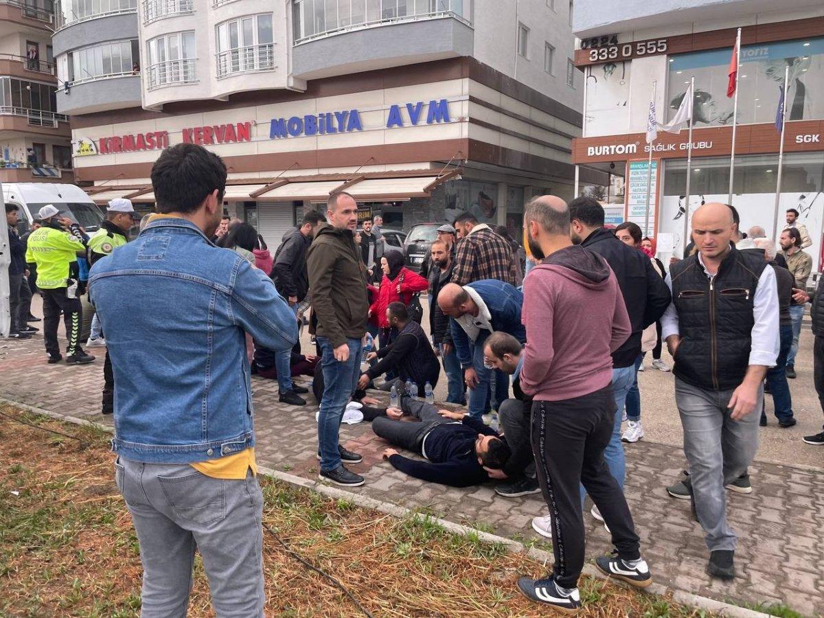 Bursa'da servis minibüsü kaza yaptı: Şoför ve işçiler yaralandı