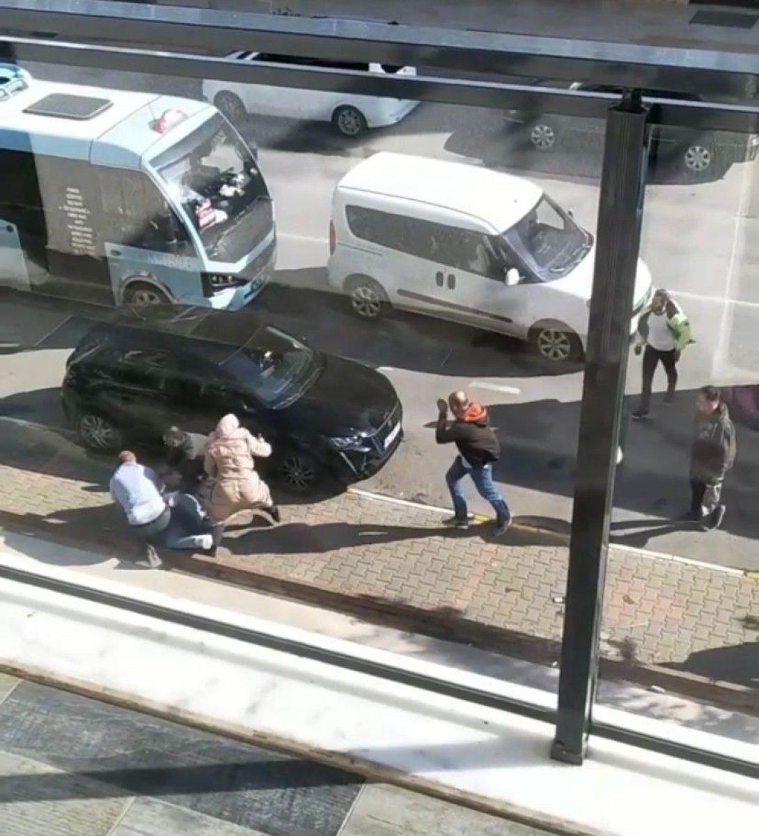 Pendik'te minibüs şoförü ile yolcu arasında kavga çıktı