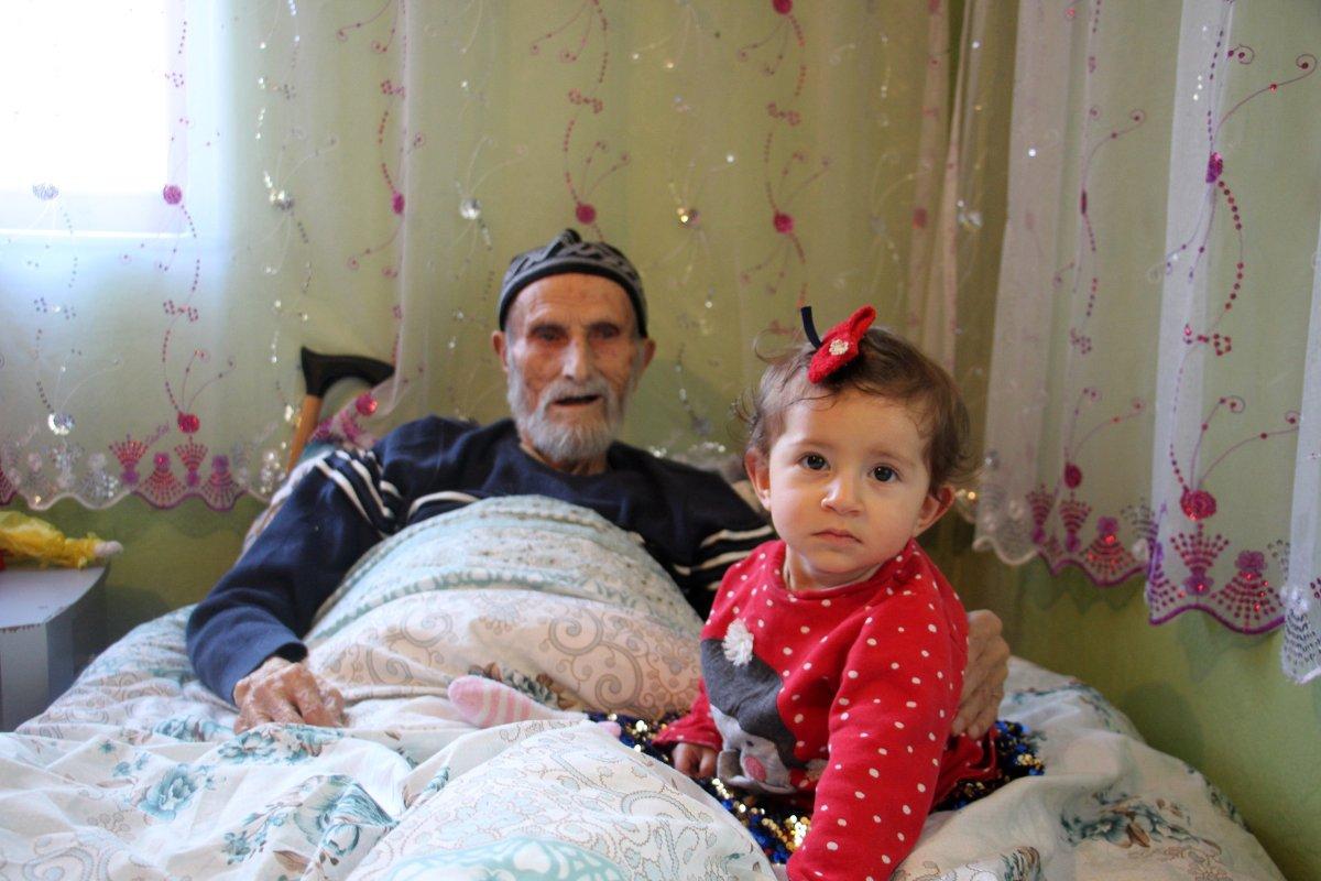 Sivas’ta 105 yaşındaki adam, torununun torunlarını gördü