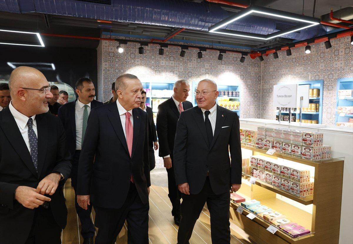 Cumhurbaşkanı Erdoğan'a İstanbul'da yoğun ilgi