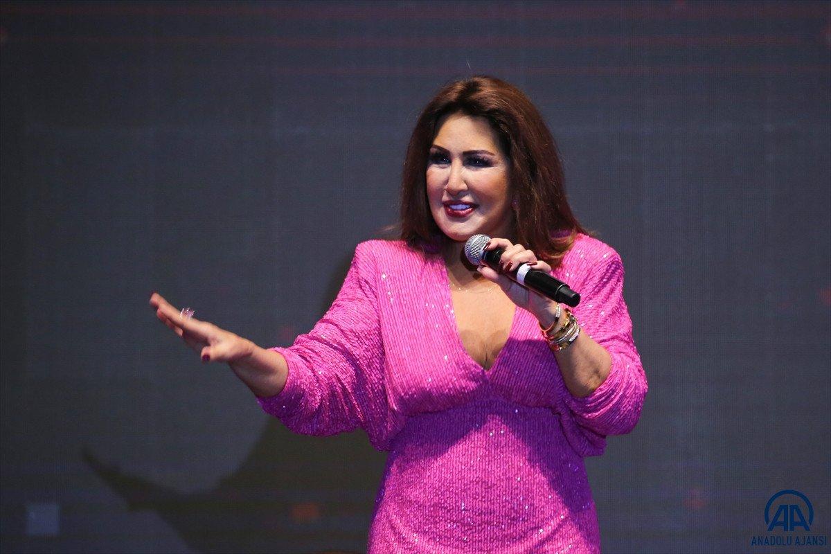 Nükhet Duru'dan Muhittin Böcek'e: Böcük başkanım, bizim için bir lütufsunuz