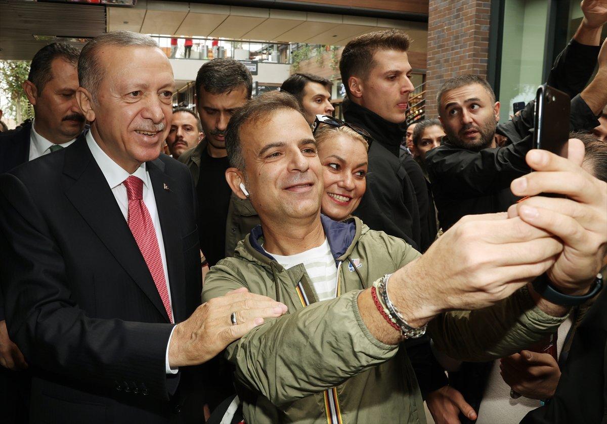 Cumhurbaşkanı Erdoğan'a İstanbul'da yoğun ilgi