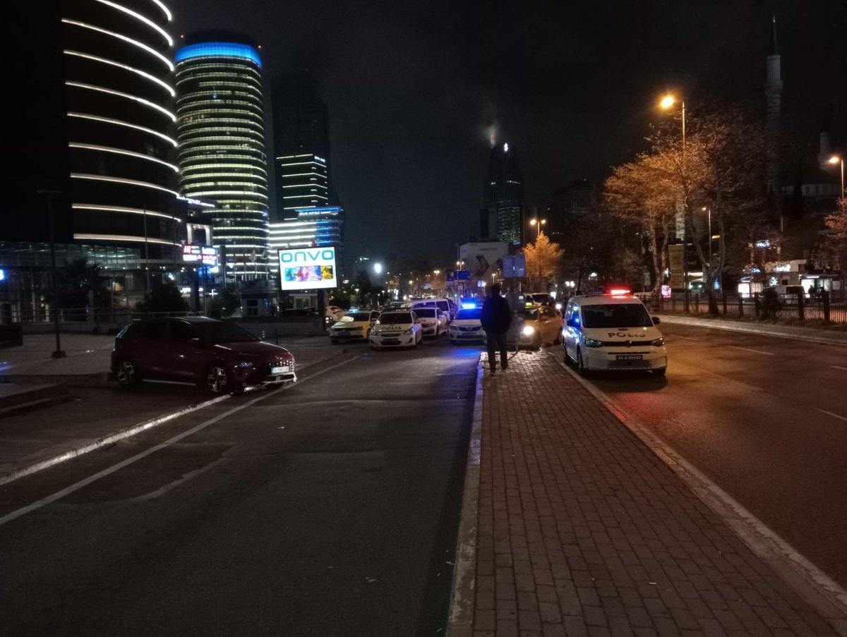 Beşiktaş’ta durakta bekleyen kişiye silahlı saldırı: 1 yaralı