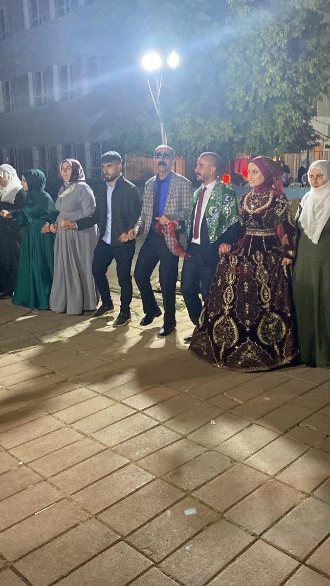 Bitlis'teki düğüne Tıvorlu İsmail katılıdı: Binlerce kişi akın etti