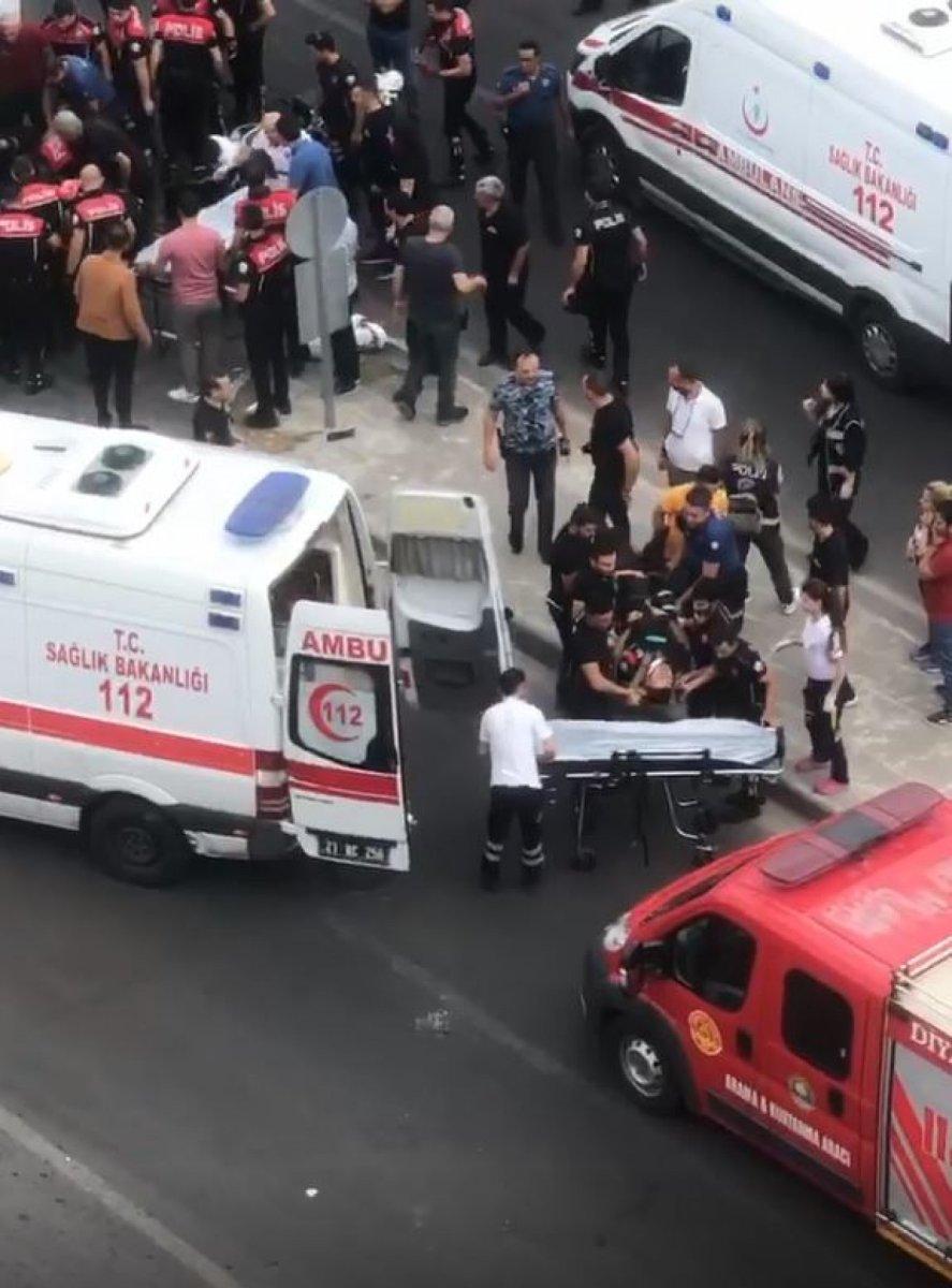 Diyarbakır’da, Yunus ekibi ile minibüs çarpıştı: 2 polis yaralı