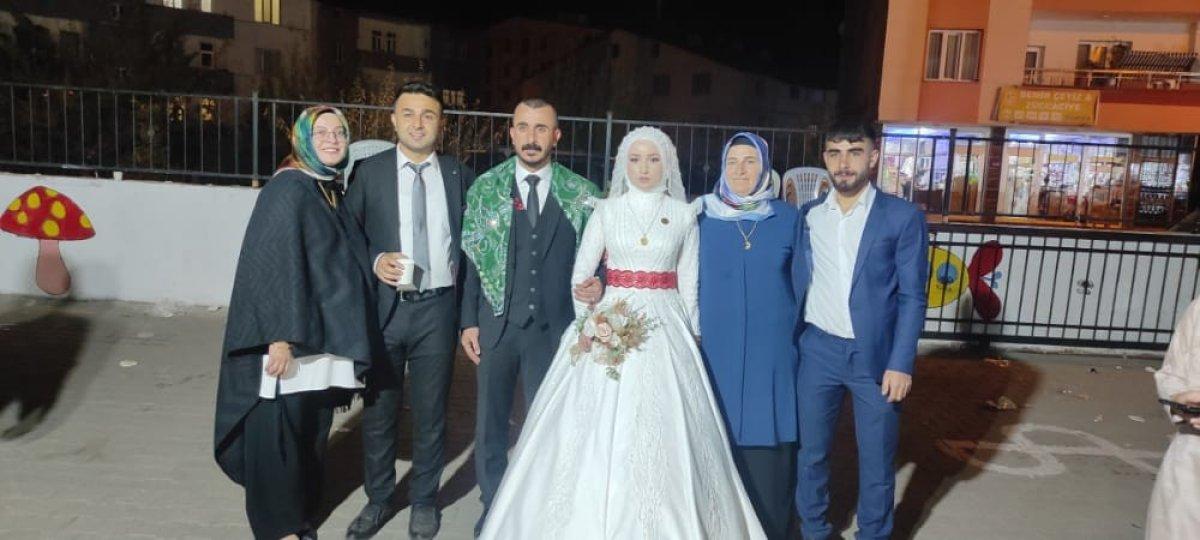 Bitlis'teki düğüne Tıvorlu İsmail katılıdı: Binlerce kişi akın etti