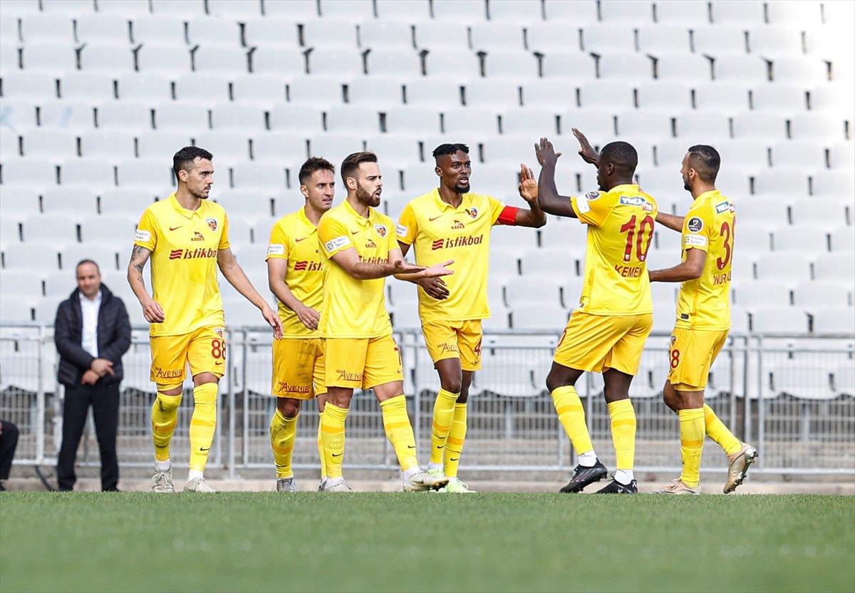 Ümraniyespor ile Kayserispor berabere kaldı