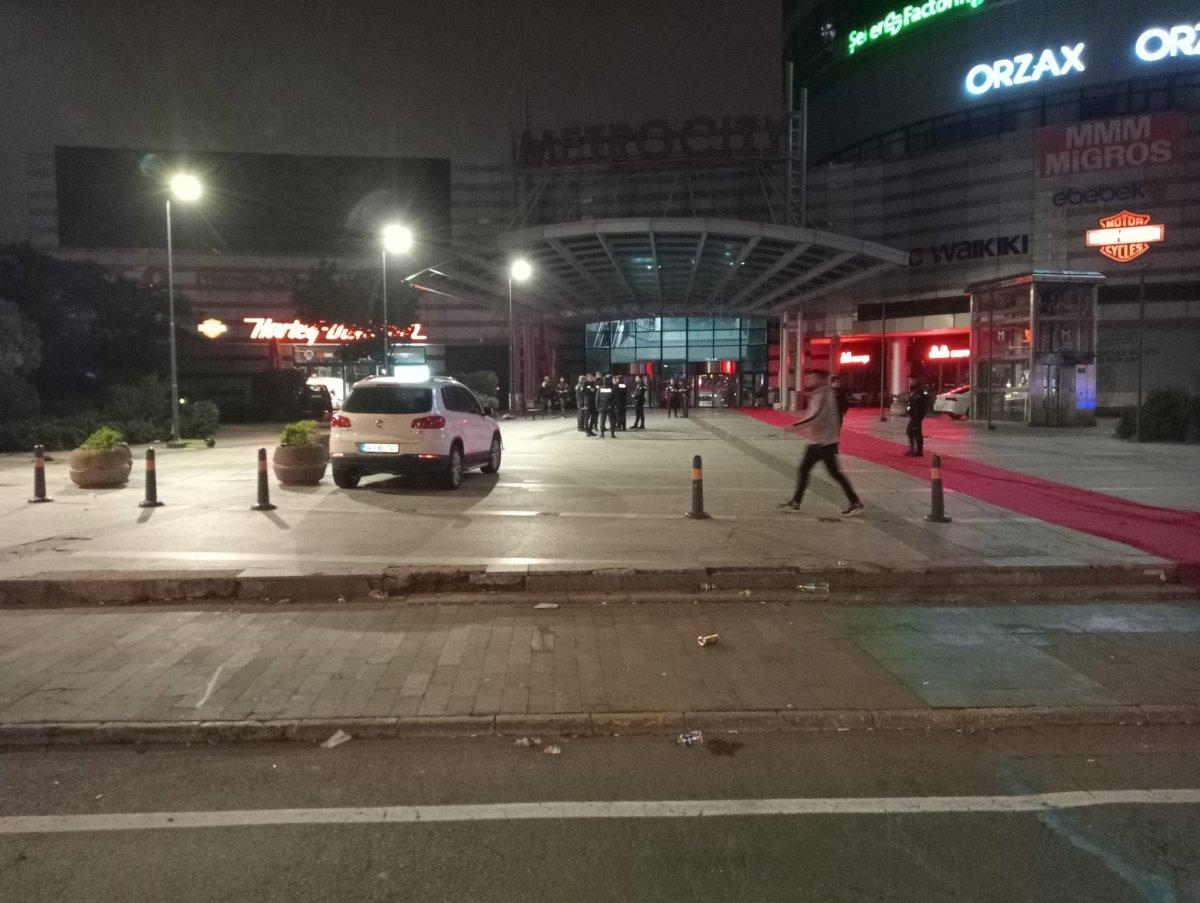 Beşiktaş’ta durakta bekleyen kişiye silahlı saldırı: 1 yaralı