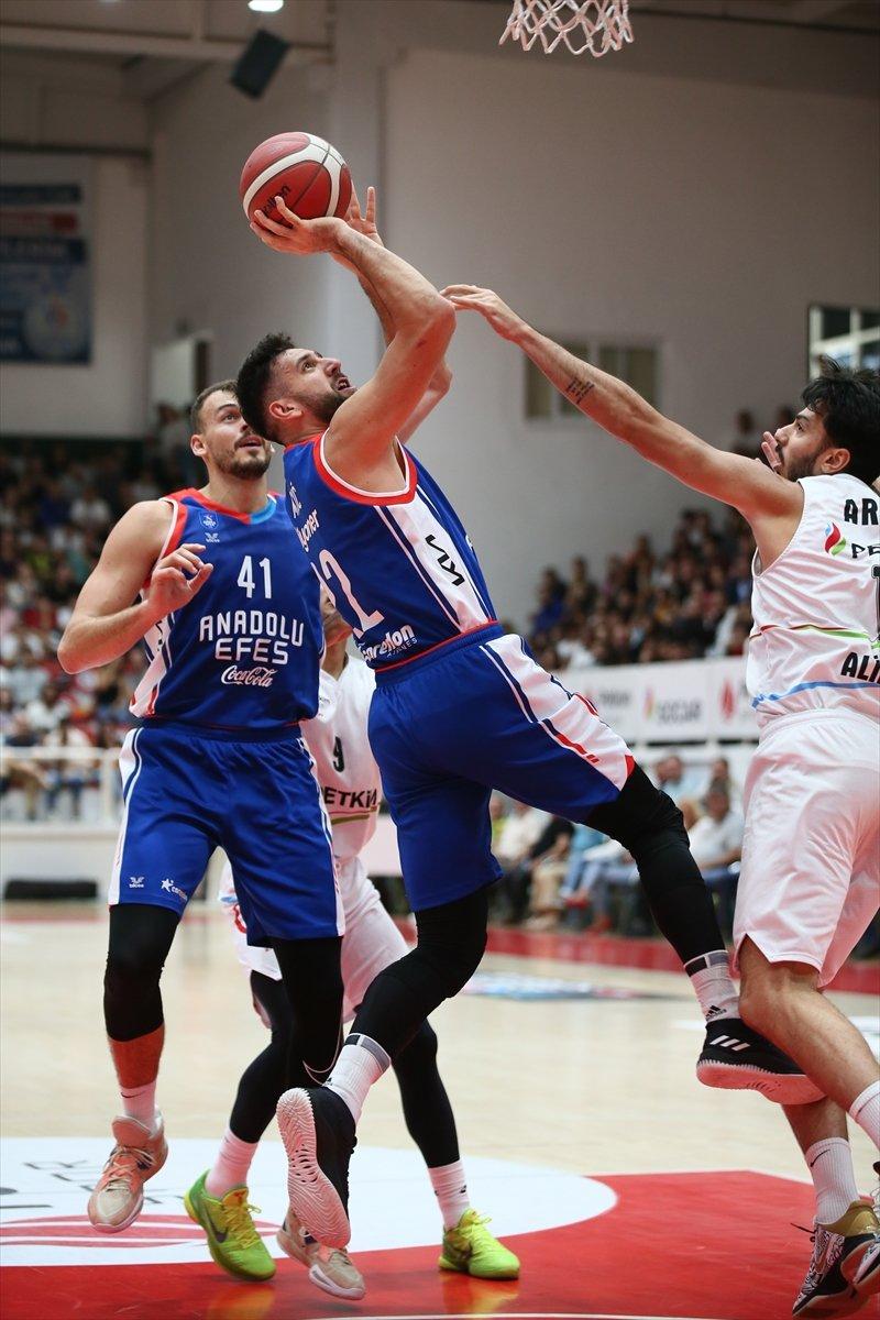 Anadolu Efes, Aliağa Petkimspor'u mağlup etti