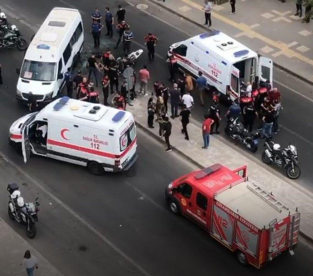 Diyarbakır’da, Yunus ekibi ile minibüs çarpıştı: 2 polis yaralı