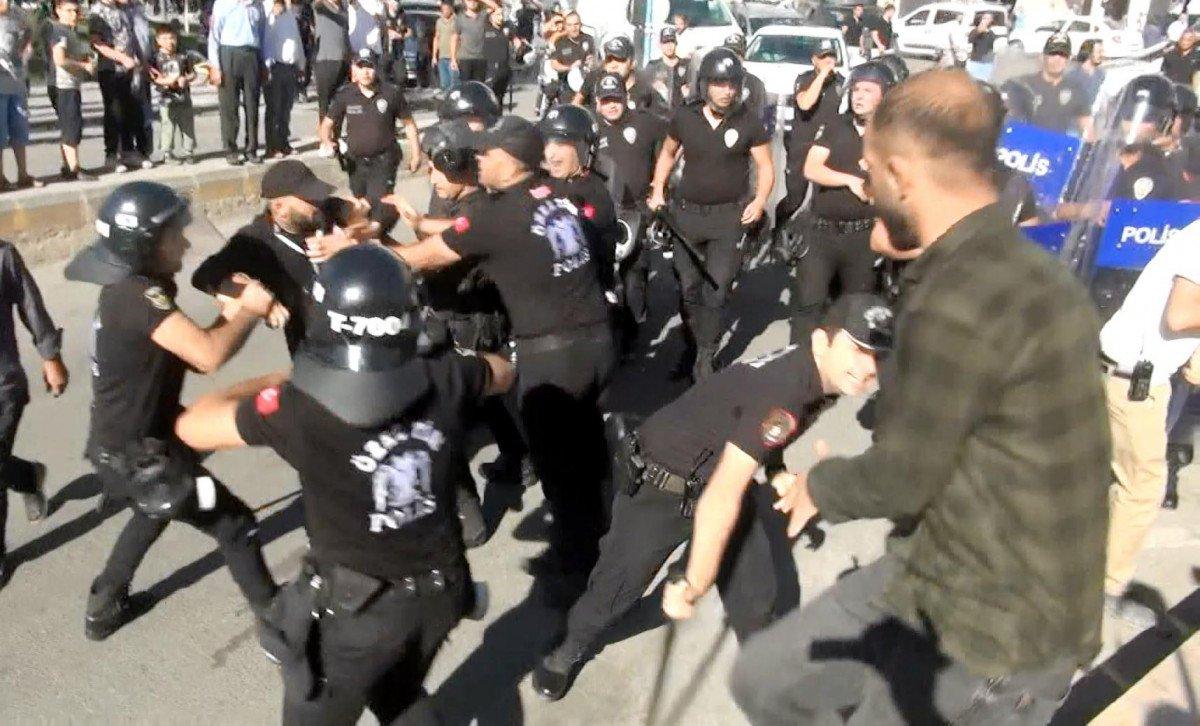 Terörist Abdullah Öcalan lehine slogan atan 5 kişi, gözaltına alındı