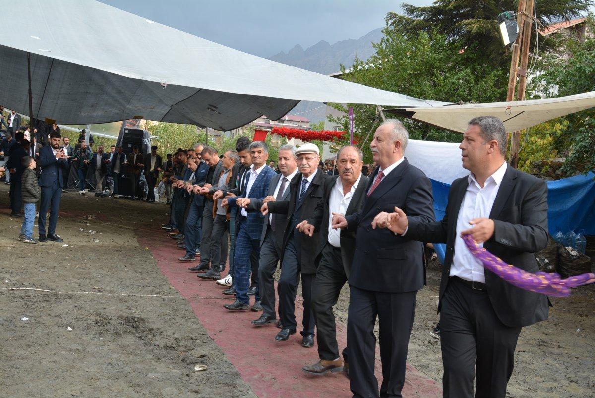 Hakkari’de aşiret düğününe 10 bin kişi katıldı