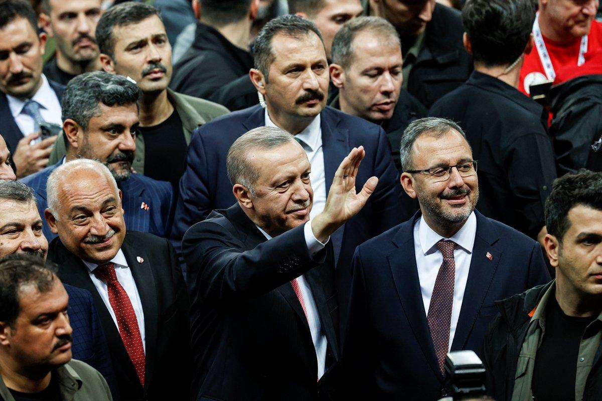 Ampute Futbol Milli Takımımızın kupasını Cumhurbaşkanı Erdoğan verdi