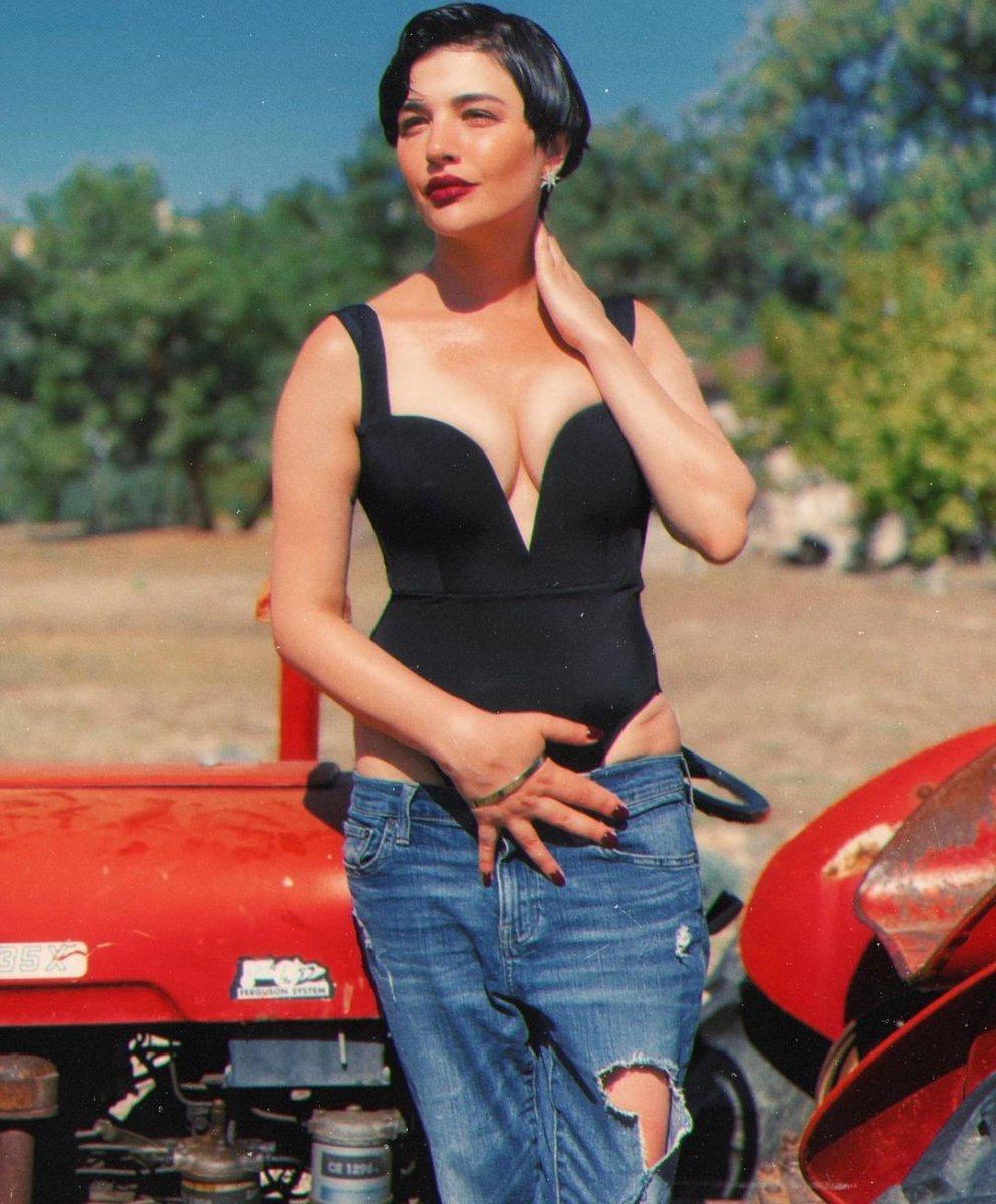 Gonca Vuslateri'nin traktör pozları