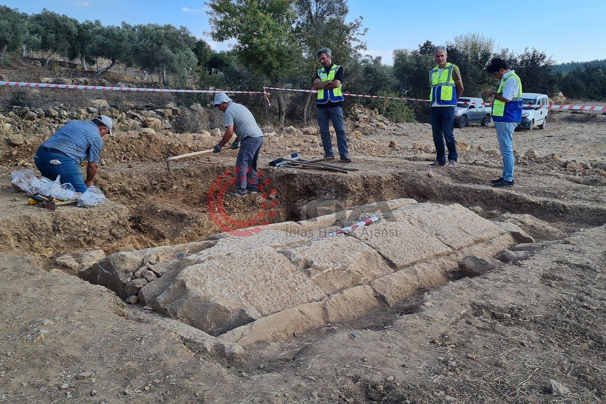 Tokat'ta bulunuan 2 bin 400 yıllık mezar, heyecan yarattı