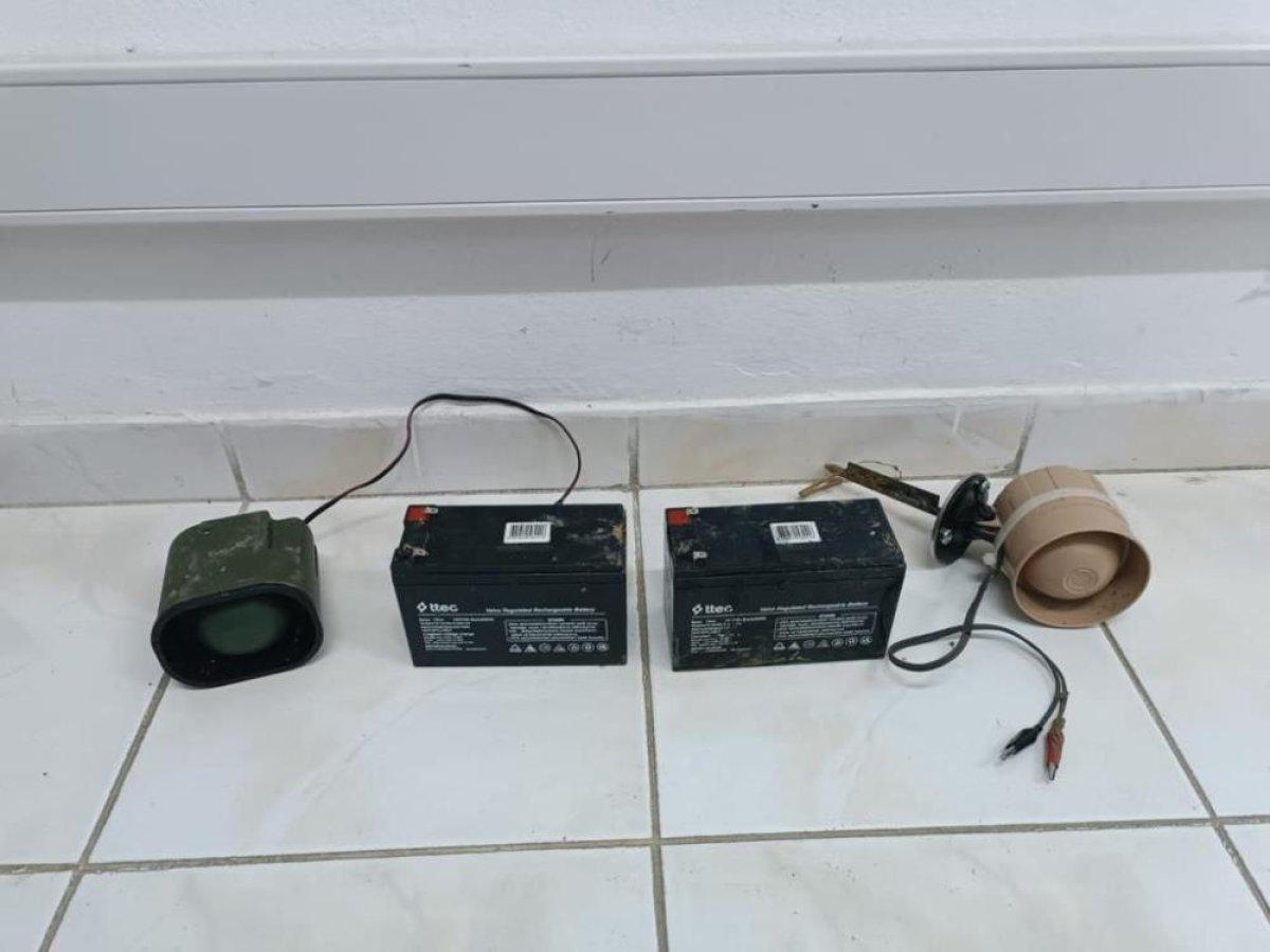 Sakarya'da kuş sesi çıkaran teyple avcılık yapan 2 kişi yakalandı