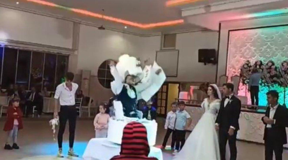 Trabzon'da dünyaevine giren çiftin pastasından kuzeni çıktı