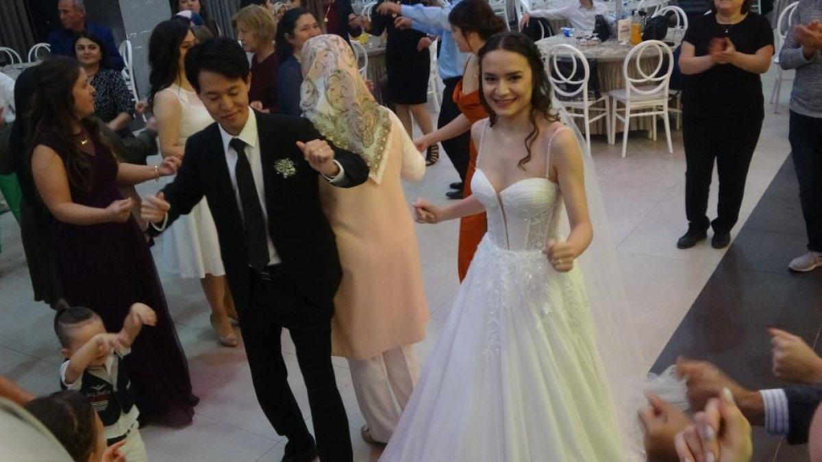 Uşaklı gelin ile Japonyalı damadın düğününde renkli görüntüler ortaya çıktı