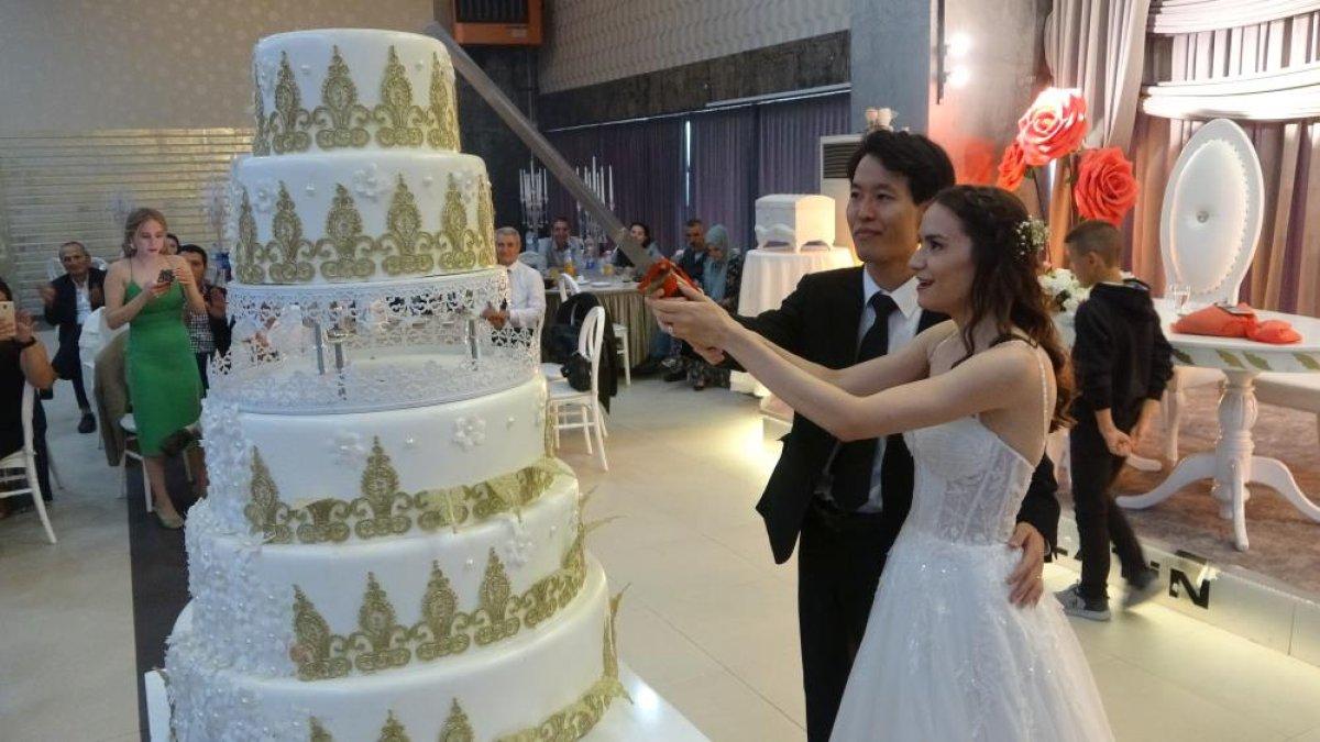 Uşaklı gelin ile Japonyalı damadın düğününde renkli görüntüler ortaya çıktı