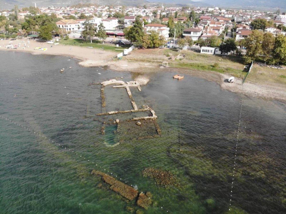 İznik Gölü'nde su çekilmesi 200 metreyi aştı