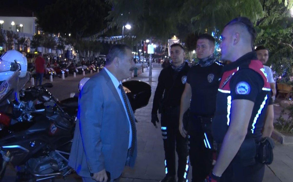 Antalya'da emniyet müdürü gece yürüyerek denetim yaptı